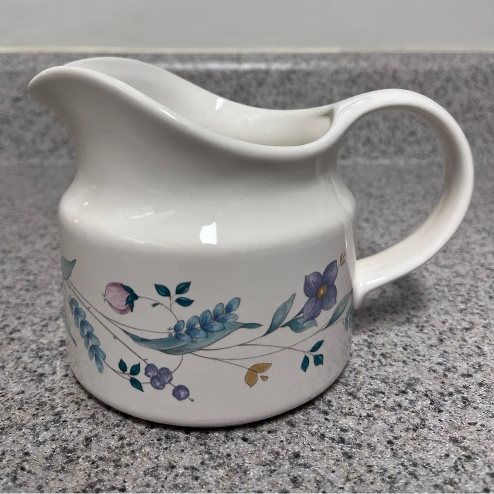 Pfaltzgraff Gravy Boat April Pattern - Picture 2 of 10